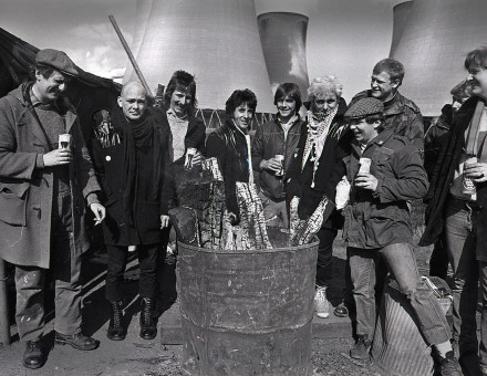 Musicians the Flying Pickets join a picket line at Drax Power Station, North Yorkshire, in 1984. Virgil Lucky (CC BY-SA 4.0).