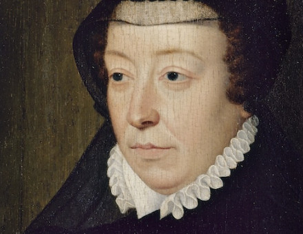 Portrait of the widowed Catherine de’ Medici, by François Clouet,c. 1565. Musée Carnavalet, Histoire de Paris. Public Domain.