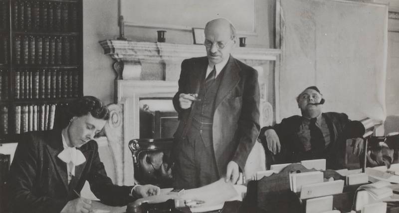 Barbara Castle, Clement Attlee and press secretary Francis Williams, 27 July 1946. Nationaal Archief. Public Domain.