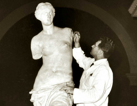 The Venus de Milo at the Louvre Museum, Paris, 1964. Photo © Gamma-Keystone, France via Getty Images.