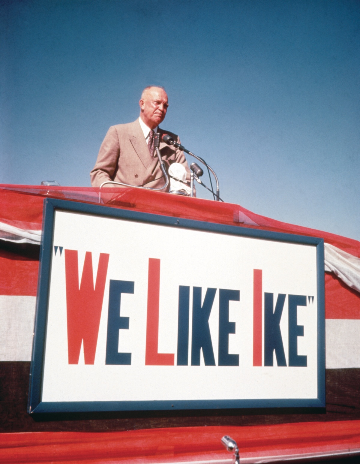 Dwight D. Eisenhower campaigning in Lubbock, Texas, 1952. Bettmann/Getty Images.