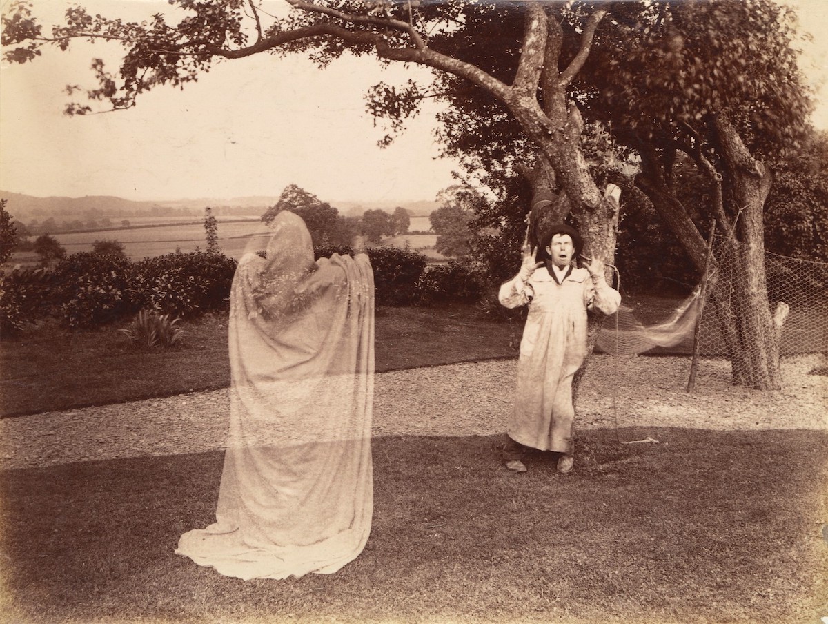 Amateurs playing a ghost scene by photographer W. S. Hobson, c. 1887. The J. Paul Getty Museum, Los Angeles. Public Domain.