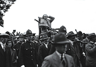 Marjorie Foster after becoming the first woman to win the King’s Prize for rifle shooting at Bisley, 20 July 1930. Associated Press/Alamy Stock Photo.