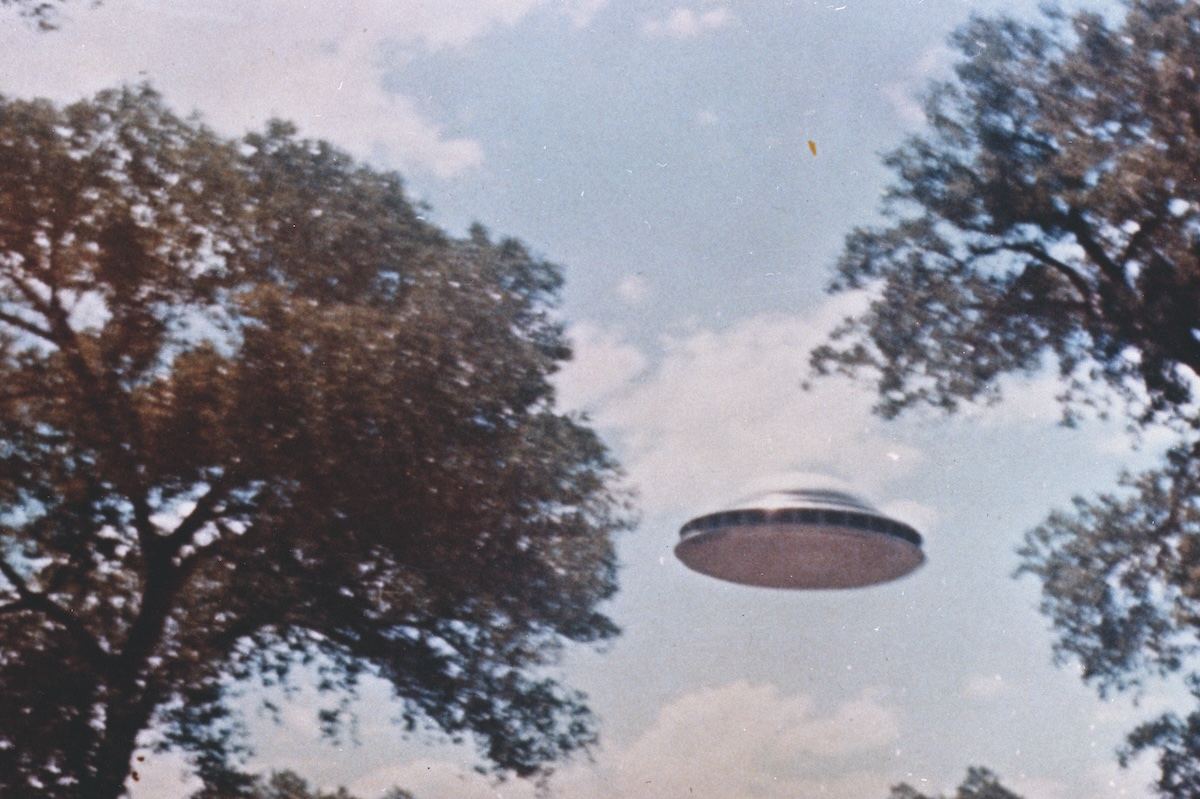 Seeing is believing: a flying saucer, sighted on 4 June 1964. NARA, Records of the National Aeronautics and Space Administration. Public Domain.